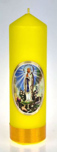 Świeca z naklejką - Matka Boża z Lourdes 16 x 5 cm.